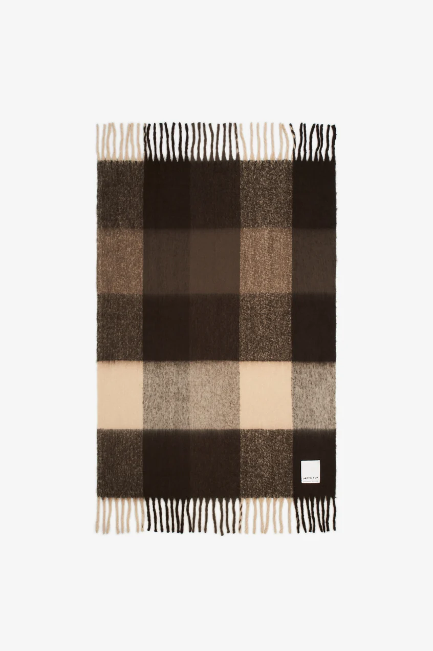 Arctic Fox & Co - The Reykjavik Throw In Dark Earth Brown - Image 3