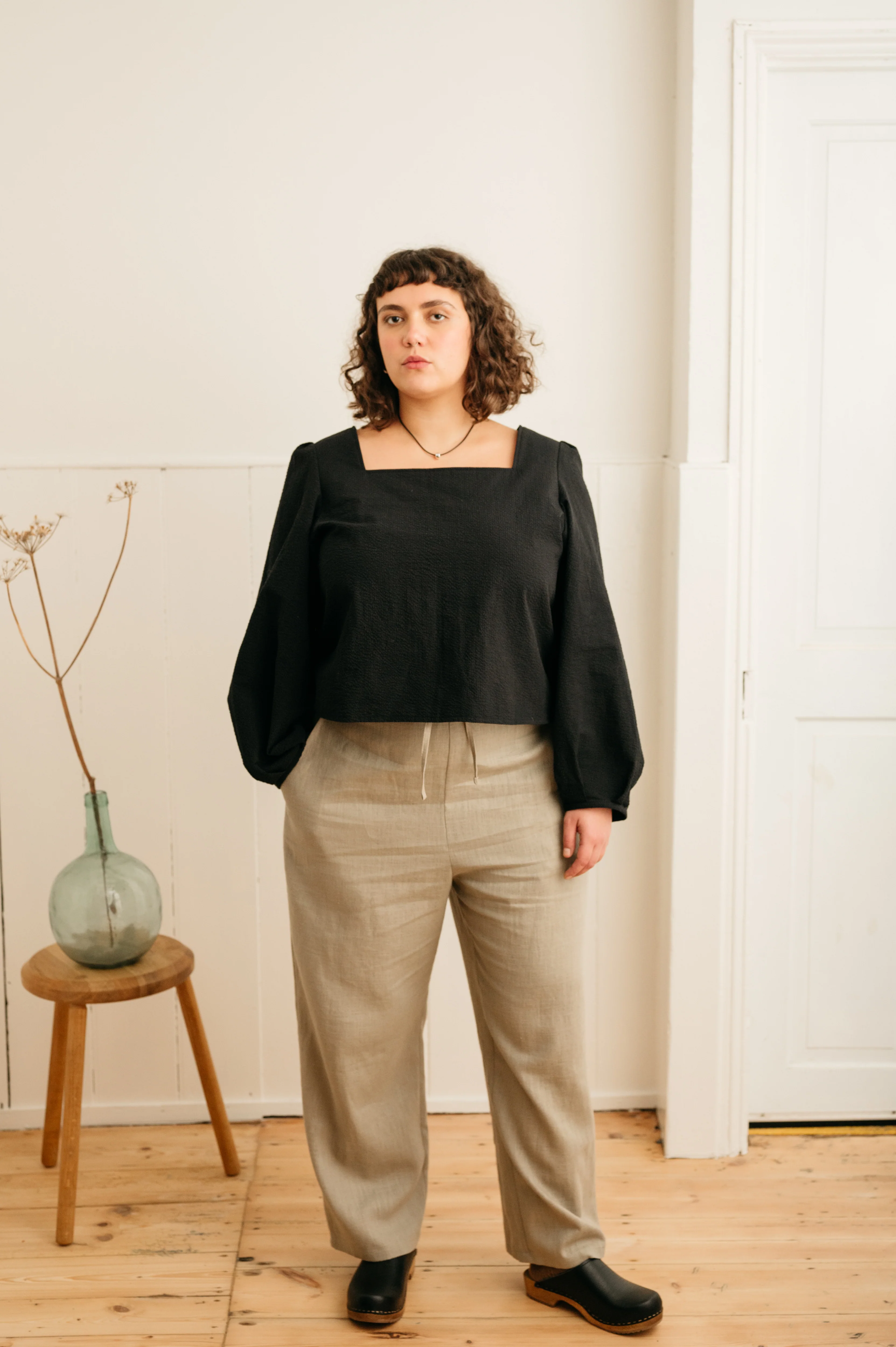 Atwin The Label - The Daily Trouser In Grain Ramie Linen - Image 2