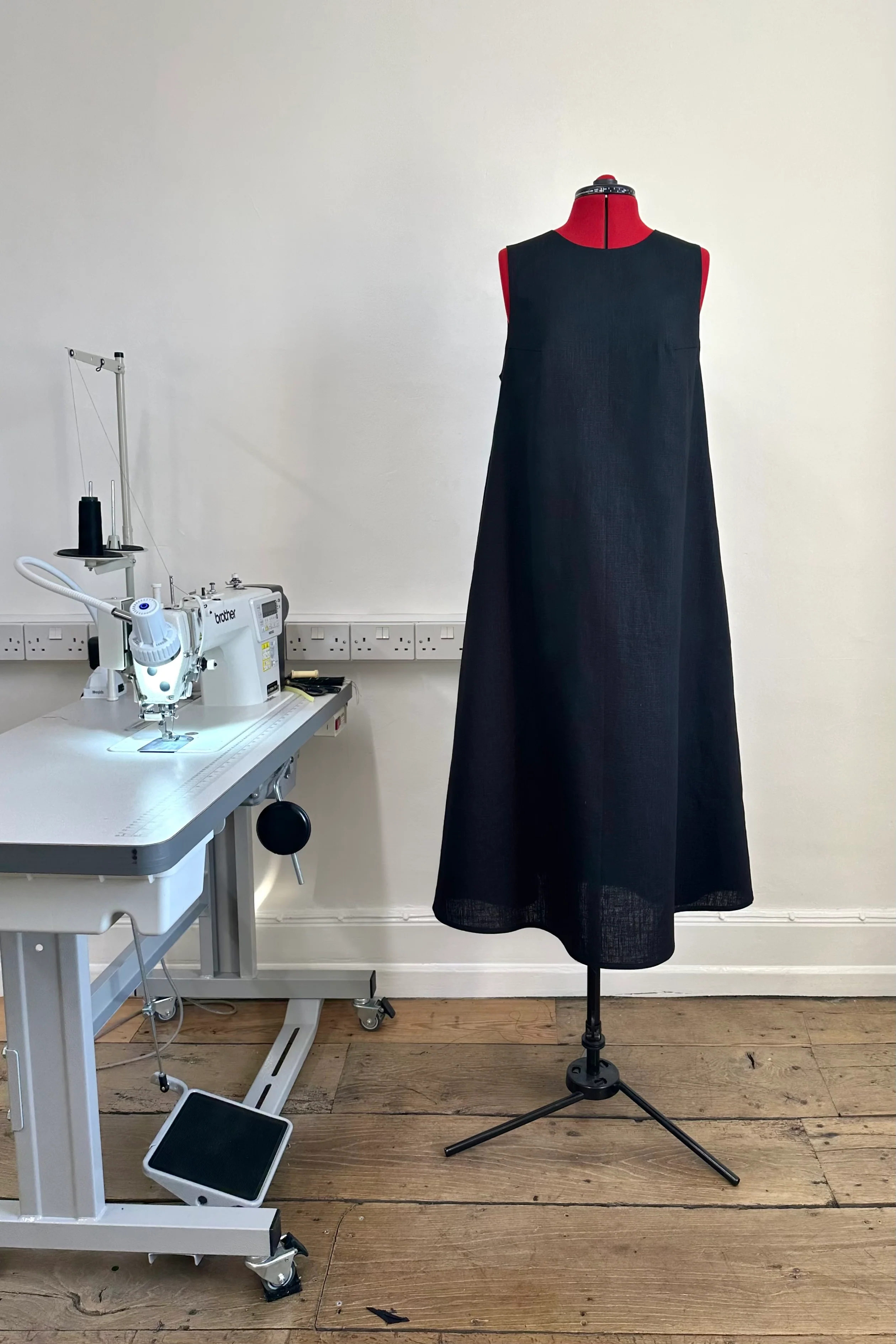 Atwin The Label - The Daily Dress In Black Ramie Linen - Image 5