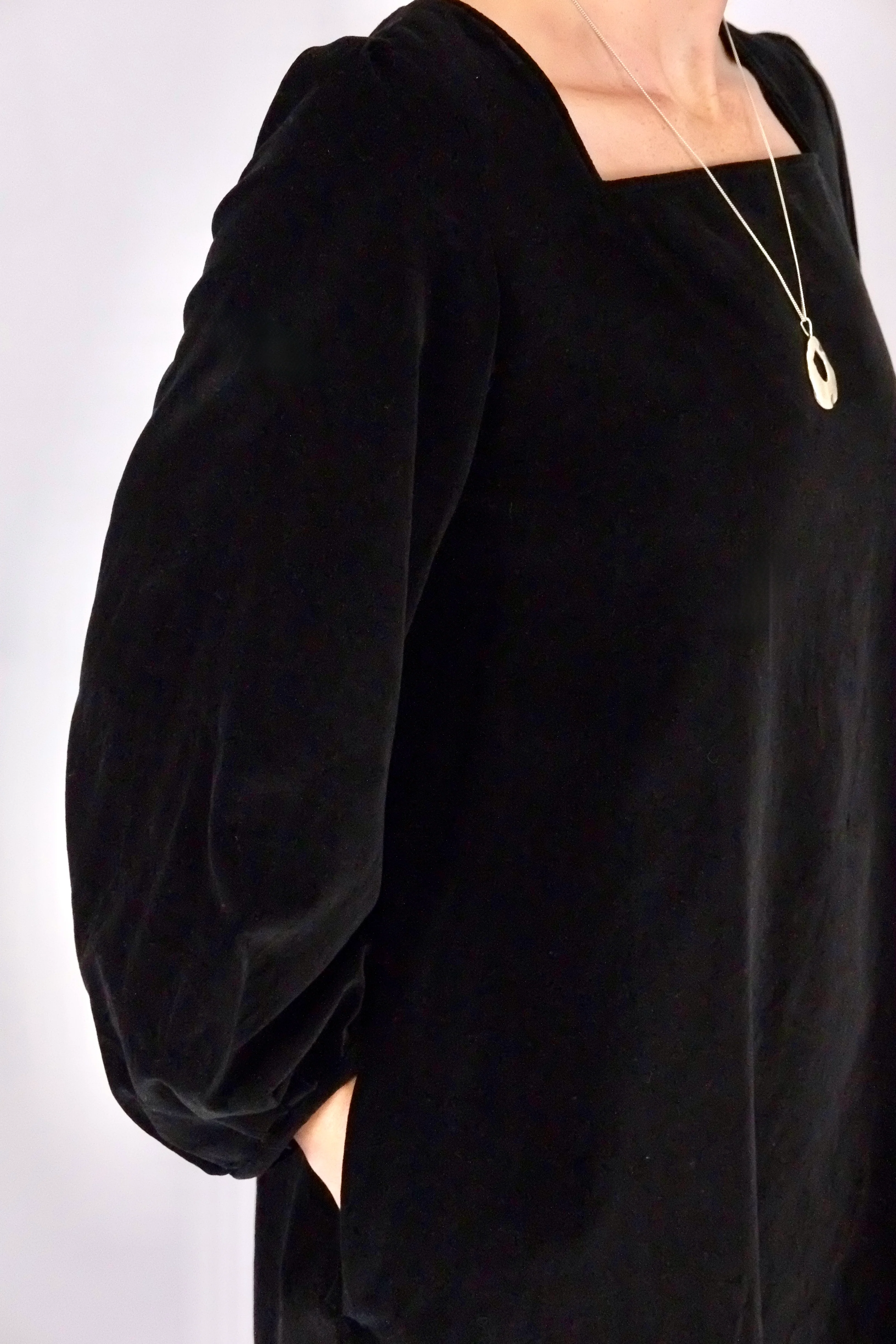 Atwin The Label - The Mini Dress In Black Velvet - Image 4