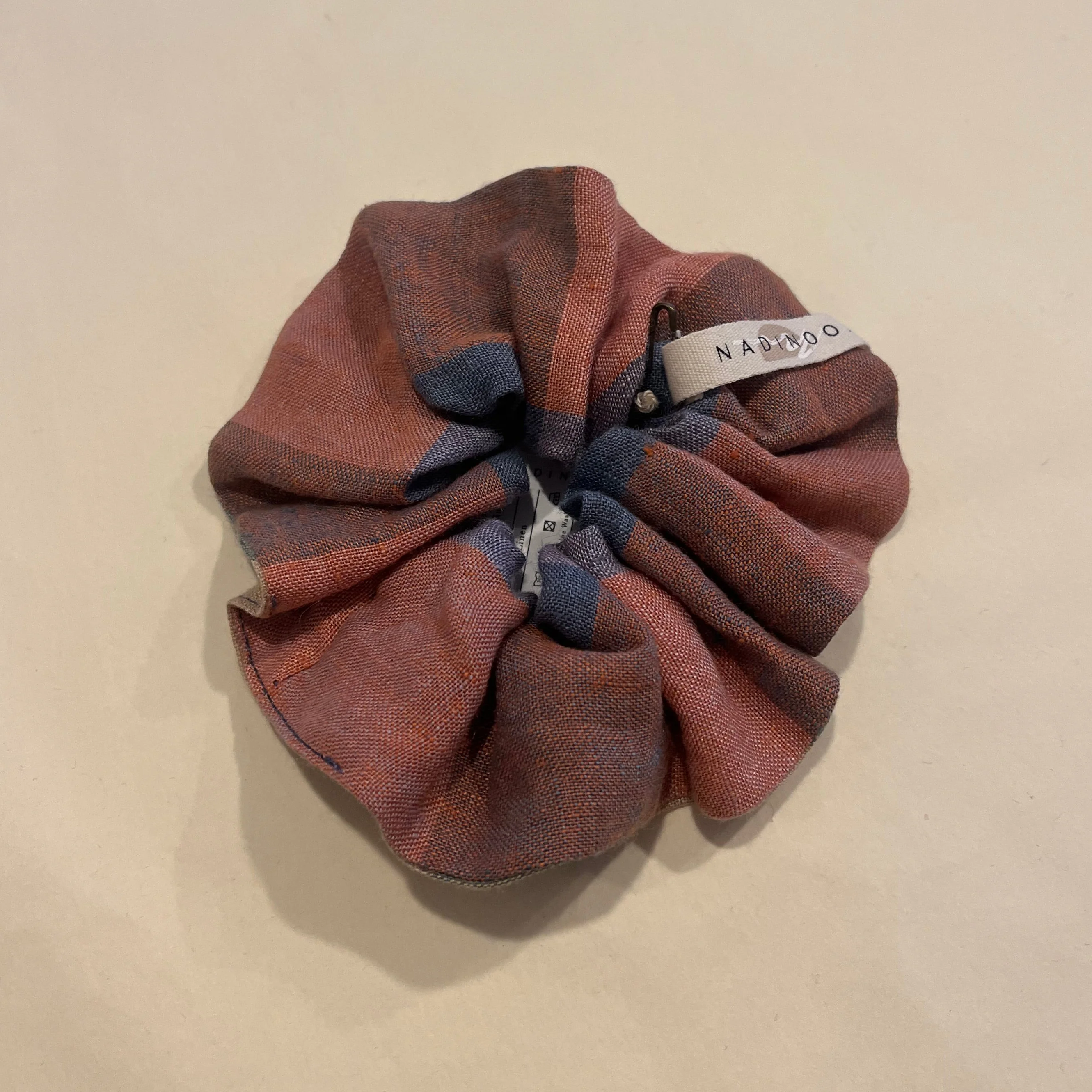 Nadinoo - Linen Small Scrunchie - Image 5